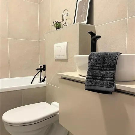 Beautiful Near The Center شقة